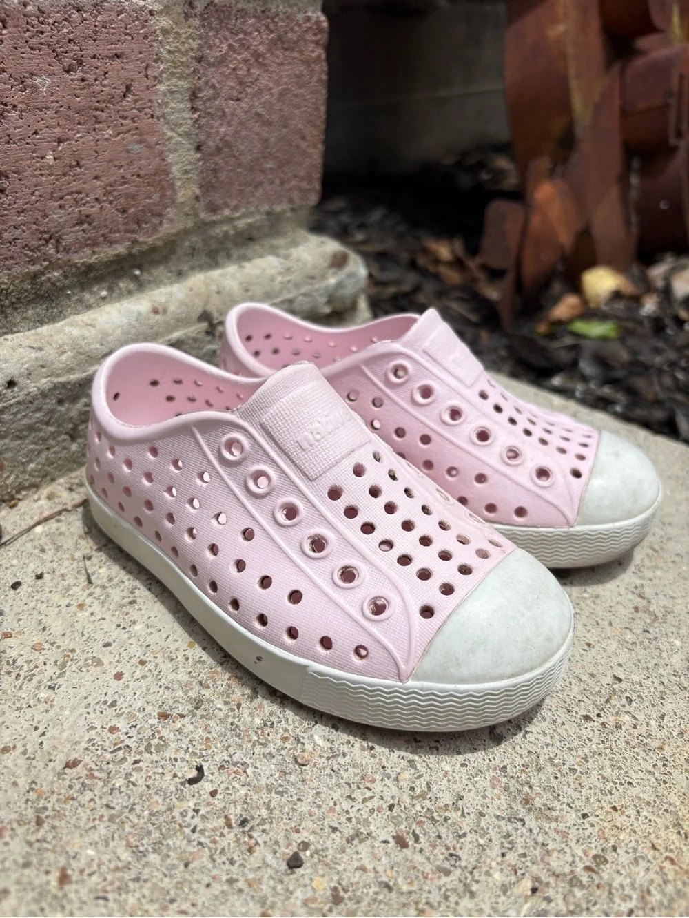 Native Kids Water Shoes Slip-Ons in Hot Pink & Light Pink